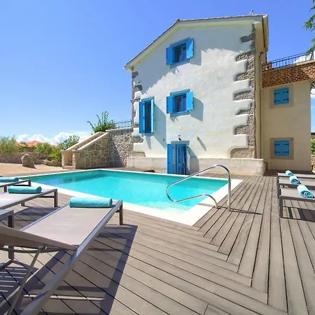 Villa Luxury Ive With Heated Pool, Finnish Sauna, Infrared Sauna, Pet Friendly *