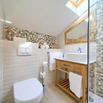 Luxury Ive With Heated Pool, Finnish Sauna, Infrared Sauna, Pet Friendly Vrh (Krk)