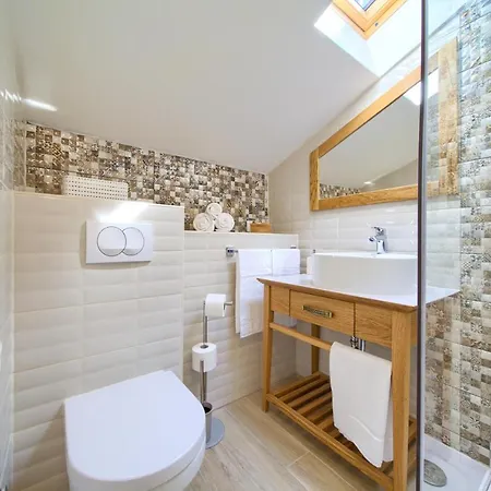 Luxury Ive With Heated Pool, Finnish Sauna, Infrared Sauna, Pet Friendly Vrh (Krk)