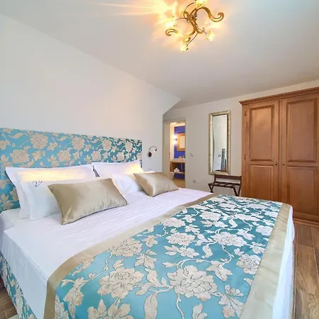 Villa Luxury Ive With Heated Pool, Finnish Sauna, Infrared Sauna, Pet Friendly