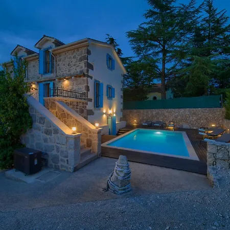 Villa Luxury Ive With Heated Pool, Finnish Sauna, Infrared Sauna, Pet Friendly