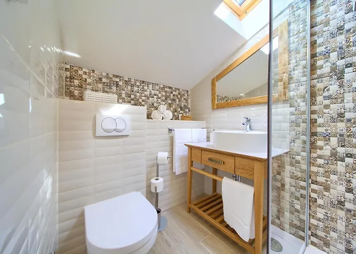 Luxury Ive With Heated Pool, Finnish Sauna, Infrared Sauna, Pet Friendly Vrh (Krk)