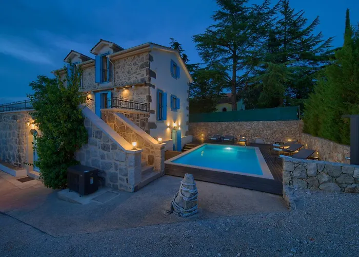 Villa Luxury Ive With Heated Pool, Finnish Sauna, Infrared Sauna, Pet Friendly